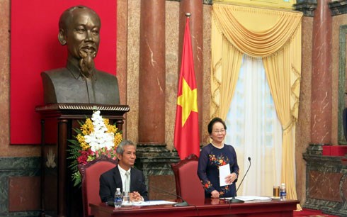 รองประธานประเทศพบปะกับผู้แทนที่เข้าร่วมการประชุมใหญ่แข่งขันงานแรงงานทั่วประเทศ